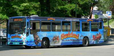 There are free local buses to get to the Gardaland themepark.