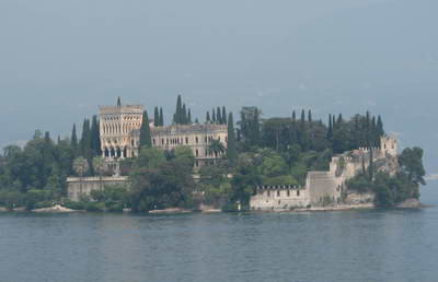 The beautiful villa and gardens at Isola del Garda The beautiful villa and gardens at Isola del Garda