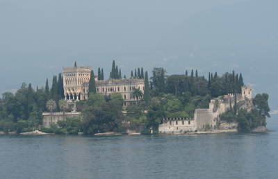 The beautiful villa and gardens at Isola del Garda