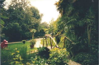 A wander through a park or gardens can be very relaxing A wander through a park or gardens can be very relaxing