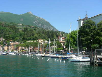 The very attractive bay at Maderno The very attractive bay at Maderno