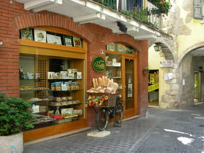 Local food shop at Garda Local food shop at Garda