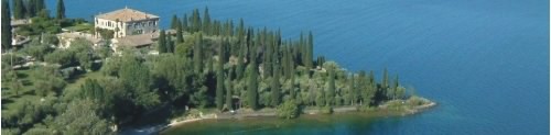 There are many great lakeside accommodations