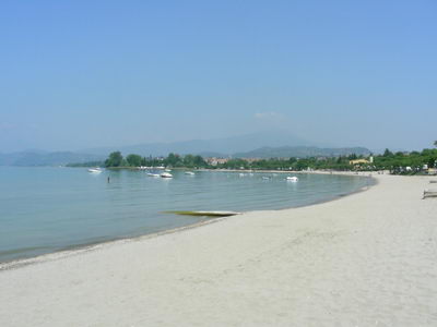 The beach below Lazise has fine and deep sand! The beach below Lazise has fine and deep sand!