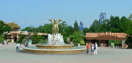 Gardaland is huge, the biggest themepark in Italy!