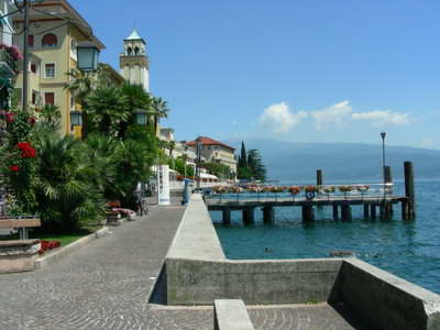 The ferry stops right in the town centre The ferry stops right in the town centre