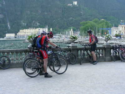 A quick lakeside pitstop A quick lakeside pitstop