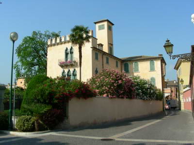 The are some gorgeous properties with loads of character, at Lake Garda