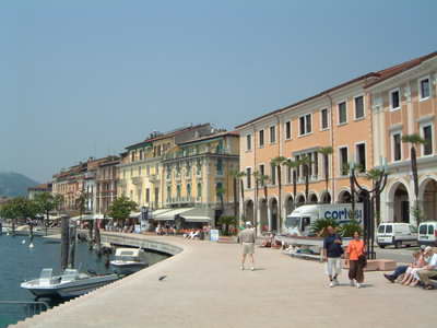 There is loads of nice architecture here There is loads of nice architecture here